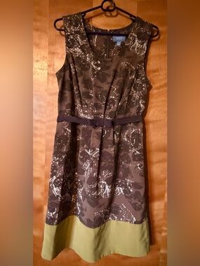 Simply Vera Vera Wang Olive and Black Printed Midi Dress with Green Hem Size 8